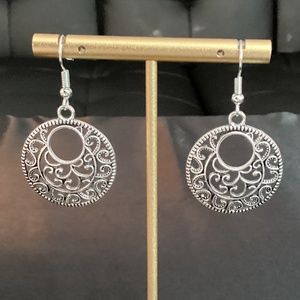 NWT Vintage Style Boho Hollow Carved Dangle Earrings